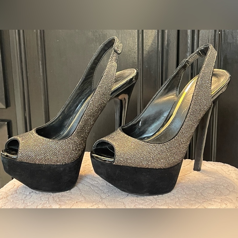 Women’s Jessica Simpson size 6, black heels